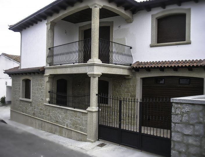 Balcon, vallado y puerta para casa.