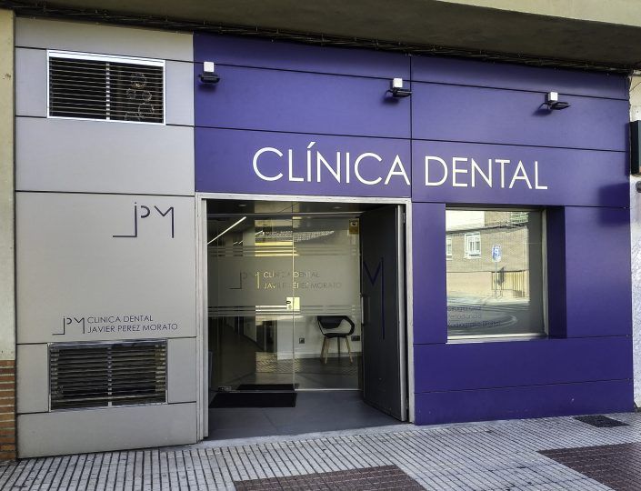 Fachada panel Composite Gris y Azul en clinical dental Javier Perez Morato Carbajosa